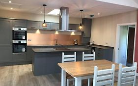Delightful Detached Cottage In Village Centre